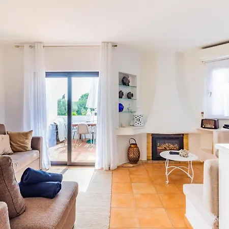 Albufeira Sunny Days | Pool View Family Apartment * Албуфейра