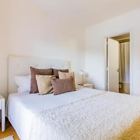 Sunny Days | Pool View Family Appartamento