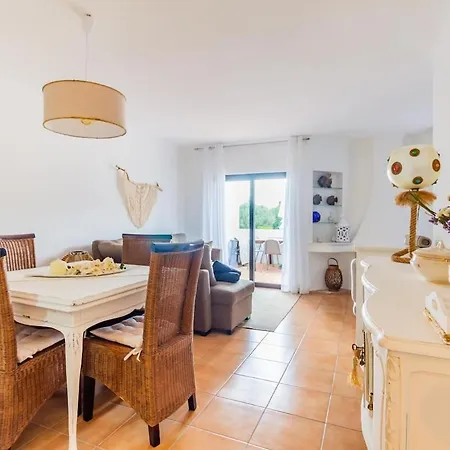 Albufeira Sunny Days | Pool View Family Apartment البوفيرا