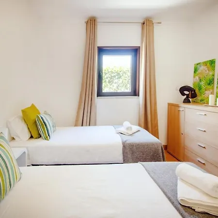 Albufeira Sunny Days | Pool View Family Apartment