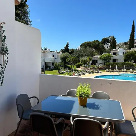 Sunny Days | Pool View Family Appartamento