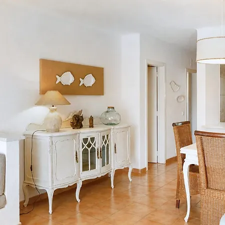 Sunny Days | Pool View Family Apartment