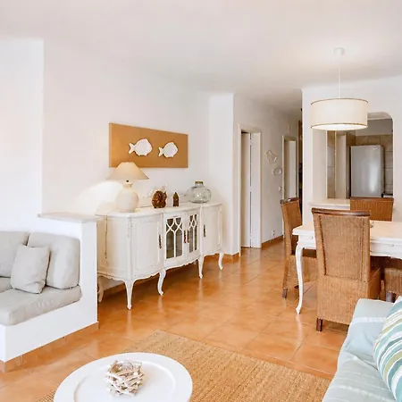 Sunny Days | Pool View Family Apartment
