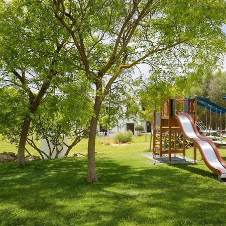 Sunny Days | Pool View Family Apartment *