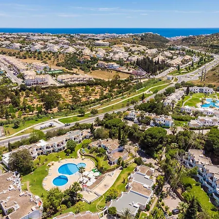 Apartment Sunny Days | Pool View Family