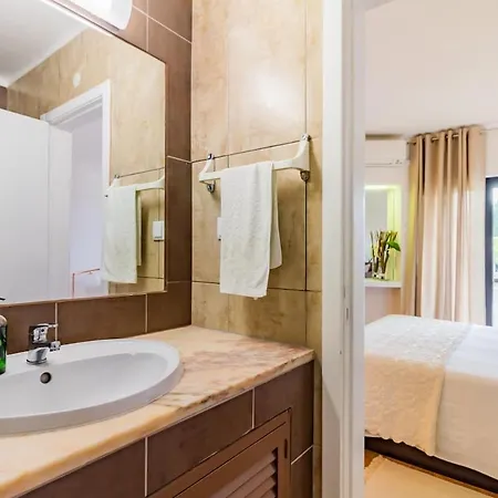 Albufeira Sunny Days | Pool View Family Apartment *